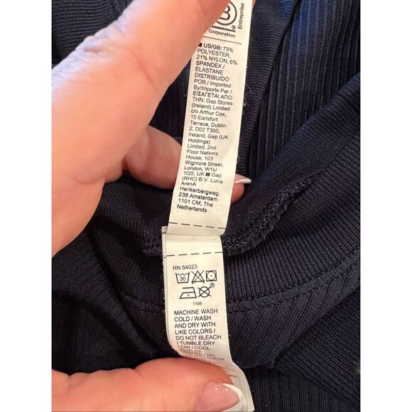 Athleta navy tank- size M - Picture 4 of 4